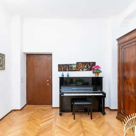 Downtown With Terrace And Garage 코모