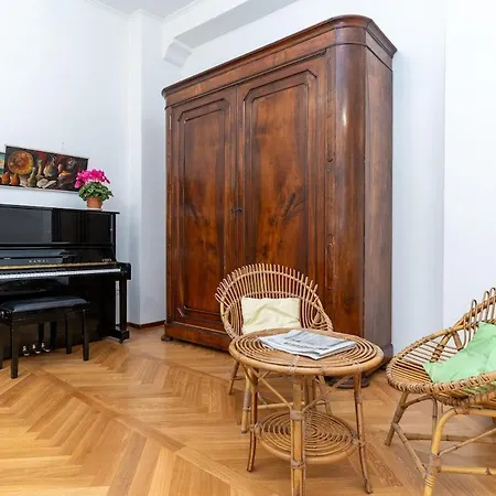 Downtown With Terrace And Garage Комо