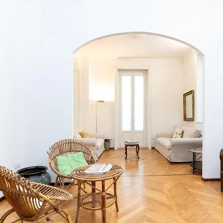 דירה Downtown With Terrace And Garage קומו