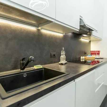 דירה Downtown With Terrace And Garage *