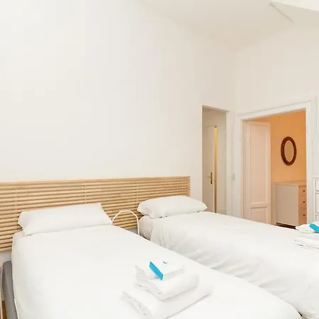דירה Downtown With Terrace And Garage קומו