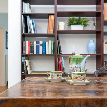 Downtown With Terrace And Garage דירה קומו